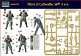Master Box 1/32 WWII Luftwaffe Pilots (3) Kit
